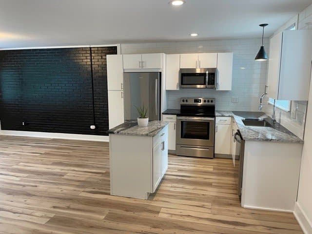 Hillsborough Apartment, Close to Campus (1/3)