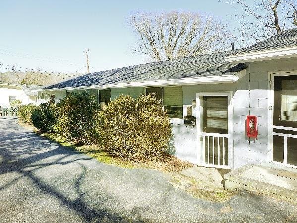 Brookside Condo - One Level (1/3)